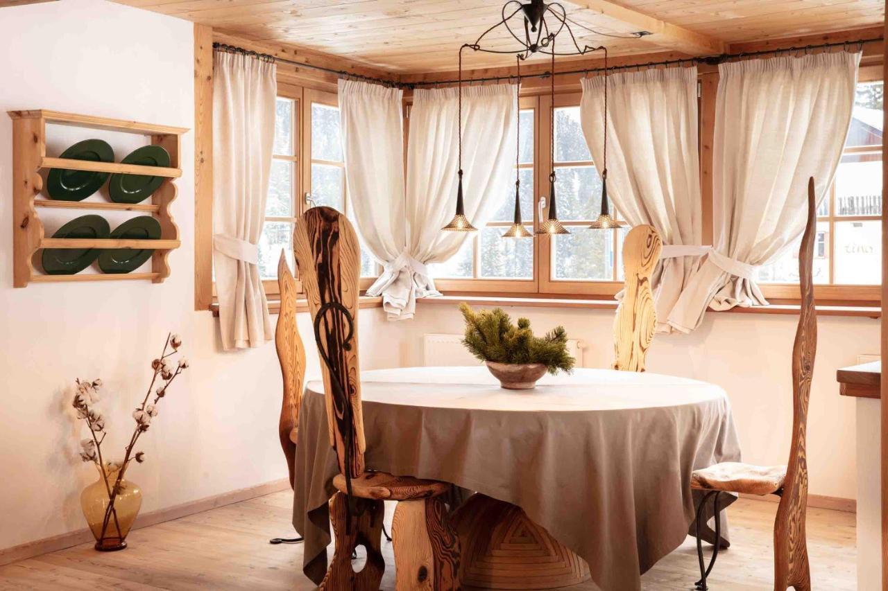 Chalet D'Ert ลาวาลเล ภายนอก รูปภาพ